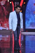 Salman Khan on the sets of Bigg Boss 7 in Mumbai on 26th Oct 2013